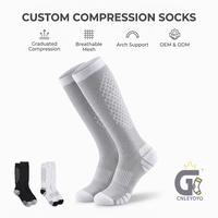 Chaussettes de compression montantes personnalisées en maille alvéolée à pression dégradée pour infirmières, voyages, course et récupération