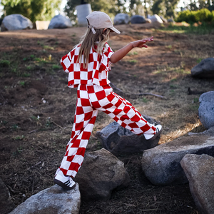 Set di Abbigliamento per Ragazze con Stampa Personalizzata a Quadri <span class=keywords><strong>Rossi</strong></span> e Bianchi, <span class=keywords><strong>Pantaloni</strong></span> Comodi a Gamba Larga e Top Corto a Maniche Corte - Product Image 3