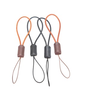 Cordón <span class=keywords><strong>de</strong></span> cuero genuino para teléfono móvil, llaves, USB, cámara, tarjeta <span class=keywords><strong>de</strong></span> identificación, negro, marrón oscuro, llavero, correa semimanual - Product Image 1