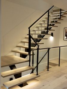 Escalera Moderna Recta <span class=keywords><strong>con</strong></span> Viga Única, Peldaños Abiertos de <span class=keywords><strong>Madera</strong></span> <span class=keywords><strong>y</strong></span> Barandilla de <span class=keywords><strong>Vidrio</strong></span> sin Marco - Product Image 3