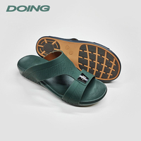 Sandales arabes pour hommes en gros, logo personnalisé, pantoufles plates en cuir PU, confortables et élégantes pour l'hiver, du fabricant de Dubaï