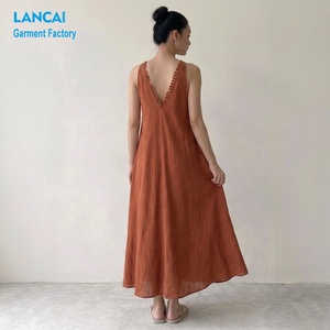 <span class=keywords><strong>Abito</strong></span> in <span class=keywords><strong>Cotone</strong></span> Muslin Stile Boho con Logo Personalizzato, Vestito Lungo Sexy con Scollo a V Profondo e Schiena Scoperta, Abbigliamento da Resort e Spiaggia OEM - Product Image 4