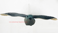 Jardin extérieur Chasse Plastique Volant Corbeau Faucon Oiseau Dissuasion Épouvantail Oiseau Épouvantail