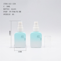 Flacon vide personnalisé en verre carré pour sérum de soin, crème visage, huile essentielle, diffuseur à bâtonnets 30ml/50ml avec pompe OEM/ODM Sérigraphie
