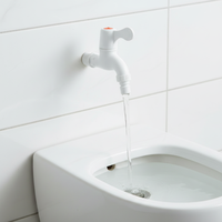 Robinet mural moderne en plastique durable, anti-fuite et anti-explosion, à eau froide unique, avec cartouche céramique et poignée unique pour lavage