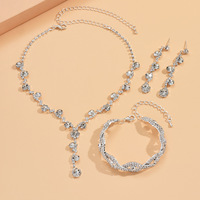 Ensemble de bijoux pour femmes tendance de Yiwu, collier, bracelet et boucles d'oreilles, avec diamants, luxe ultime, best-seller
