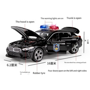 Modèle de voiture de berline M8 moulé sous pression à l'échelle 1:32, haute précision, à rétrofriction, pile bouton 1,5V, cadeau pour enfants, objet de collection - Product Image 6
