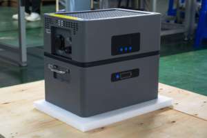 Système de <span class=keywords><strong>stockage</strong></span> d'énergie domestique Plug & Play 2,4 kW 2,4-12 kWh, batterie LiFePO4 empilable, système de <span class=keywords><strong>stockage</strong></span> d'énergie de balcon couplé au secteur, IP65, tarifs dynamiques - Product Image 2