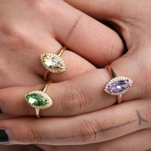 Elegante anello con pietra viola a forma di marquise per donna, design scintillante intarsiato, gioielli alla moda per feste - Product Image 3