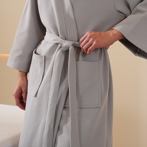 <span class=keywords><strong>Accappatoio</strong></span> <span class=keywords><strong>Grigio</strong></span> Morbido e Leggero in Tessuto Waffle per Hotel e Spa, Lungo per <span class=keywords><strong>Uomo</strong></span> e Donna, Abbigliamento da Notte - Product Image 4