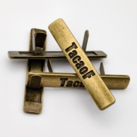 Badge en métal personnalisé pour vêtements de créateur, logo de marque, sans nickel, en laiton antique, bronze, lettre métallique tendance