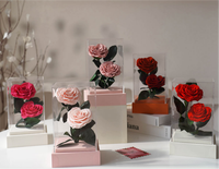 Lot de 2 roses éternelles en forme de cœur, présentoir en acrylique, centre de table, cadeau pour la Saint-Valentin et la Fête des Mères