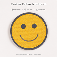 Écusson brodé personnalisé jaune visage souriant, badge rond haute densité pour vêtements, sacs, cadeaux promotionnels, vente en gros, direct usine