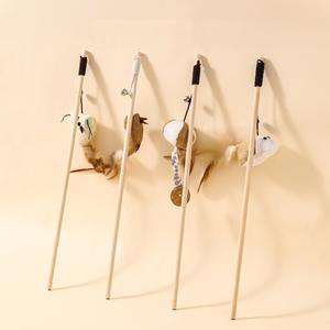 Vente en gros Jouets pour <span class=keywords><strong>chat</strong></span> Plume naturelle Corde haute élasticité Bâton en bois avec cloches Jouets interactifs pour chats d'intérieur - Product Image 1