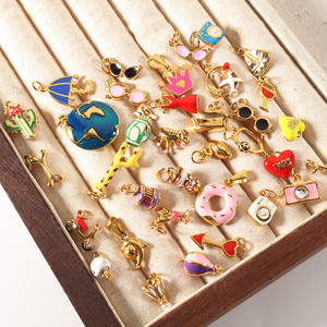 Dijes de Acero Inoxidable Chapados en Oro de 18K Que No Se Destiñen, con Esmalte, en Forma de Corona, Corazón, Donut, Bikini, Cisne, Cámara, para la Creación de Joyas - Product Image 3