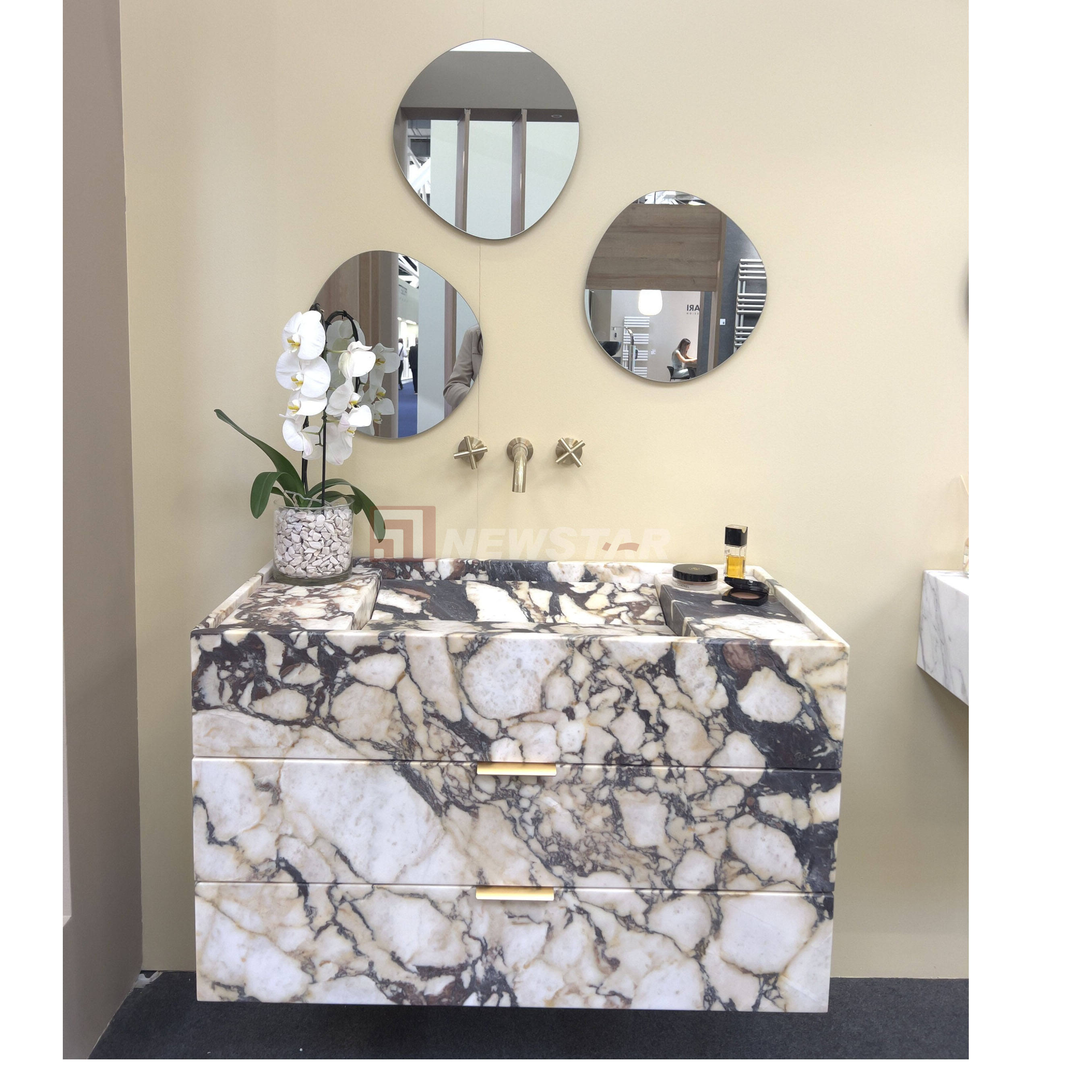 Calacatta violar cabinet