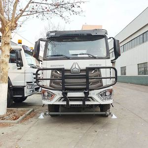 <span class=keywords><strong>Camion</strong></span>-citerne de transport de carburant HOWO 6*4 robuste avec compartiment personnalisé pour le ravitaillement des stations-service au Ghana - Product Image 2