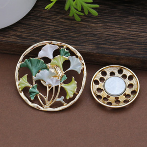 Imán circular hueco TX34 con diseño de hojas de ginkgo bicolor, seguro para telas, broche magnético para hiyab y pañuelos. - Product Image 5