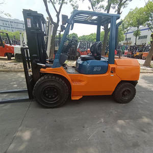 מלגזה דיזל משומשת <span class=keywords><strong>5</strong></span> טון מתוצרת יפן עם משקל נגד, גובה הרמה 3000 מ\\\"מ, תורן דו-שלבי, מתאימה למוסכים, חוות ומסעדות - Product Image 3