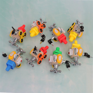 Juguete de Madera con Diseño de Cerraduras y Fidget Spinner para Niños de 4 a 6 Años - Product Image 3