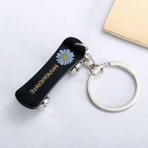 Llavero de Metal con Diseño Creativo de Scooter Daisy, Estilo Hip-Hop, Colgante para Coche, Regalo Personalizado para Fiestas - Product Image 1