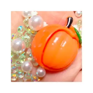 迷你可爱定制指甲水钻橙色树脂护身符珠，白色珍珠绿色亚克力，适合美甲艺术