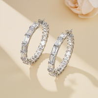 Boucles d'oreilles créoles en moissanite taille émeraude, sertissage complet à griffes, boucles d'oreilles de luxe, approvisionnement en gros pour revendeurs de bijoux