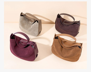 Sac bandoulière rétro en cuir véritable mat pour femme avec fermeture éclair, style élégant à porter à l'épaule ou sous le bras - Product Image 3