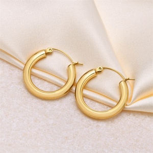 Fabricant de bijoux en gros : Boucles d'oreilles créoles 18 carats en acier inoxydable, personnalisées, délicates et massives - Product Image 2