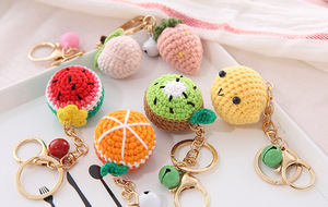 พวงกุญแจถักมือจากเส้นด้ายรูปโดนัทผลไม้ ขายส่งแบบสร้างสรรค์ - Product Image 2