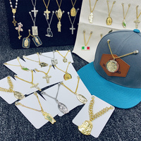 Pendentif religieux personnalisé en gros, épinglette émaillée Jésus, chaîne en métal plaqué or avec emballage carte en papier, provenance Mexique
