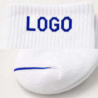 Chaussettes personnalisées avec logo, chaussettes blanches mi-mollet en coton, chaussettes de sport pour hommes et femmes, OEM ODM, chaussettes athlétiques respirantes de haute qualité