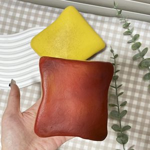 Juguete antiestrés suave y blandito de levadura de pan y mantequilla, adorable pelota de apretar para recuerdos de fiesta y rellenos de calcetines navideños - Product Image 2