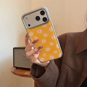 Fondale Giallo Fresco con Fiori Bianchi, Adatto per Cover <span class=keywords><strong>iPhone</strong></span> 17, Apple <span class=keywords><strong>iPhone</strong></span> 16 Semplice 15 Alla Moda 14 - Product Image 1