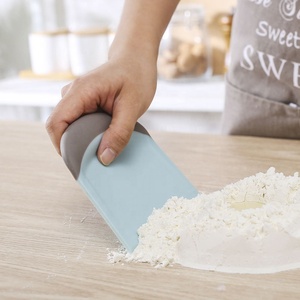 Herramientas de pastelería para hornear de plástico Flexible multifuncional 2 en 1, raspador de banco, marcas de medición, incluye Pasta de Pizza - Product Image 4