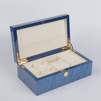 Boîte à bijoux rectangulaire bleue écologique faite à la main avec compartiment pour montre, intérieur en bois, fermeture protectrice à bouton