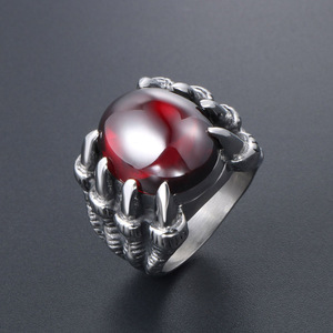 Anillo Vintage de Garra de Dragón para Hombre, Acero de Titanio con Gema Roja, Diseño Atrevido con Puntas SA717 - Product Image 3