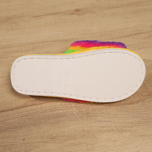 Nouvelles pantoufles d'intérieur en coton pour femmes, style hip-hop, chaudes et plates, avec peluche colorée, bout fermé, douces pour l'automne et l'hiver - Product Image 4