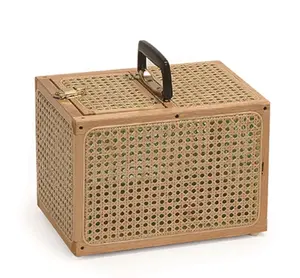 273-1 Popular Selling Customized Pet Houses And Furniture Bird Cage Small Rattan Pigeon Carrier For Sale