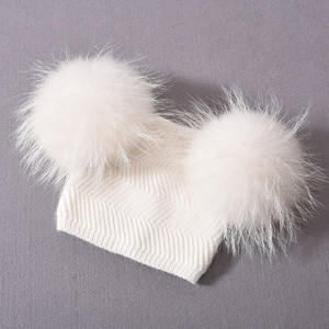 Mignon <span class=keywords><strong>Pompon</strong></span> Chapeau D'hiver En Tricot Enfants Casquette Avec Vraie Boule De Fourrure De Raton Laveur Bébé <span class=keywords><strong>Amovible</strong></span> Fourrure Pom Pom Enfants Chapeau De Fourrure D'hiver - Product Image 3