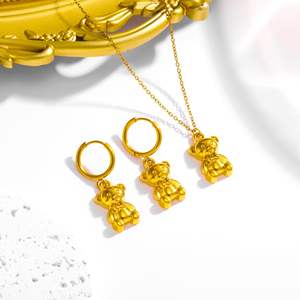 Ensemble de bijoux pendentif petit <span class=keywords><strong>ours</strong></span> plaqué or 18 carats - Pendentif, boucles <span class=keywords><strong>d</strong></span>'oreilles <span class=keywords><strong>et</strong></span> collier en acier inoxydable, édition anniversaire - Product Image 3