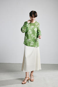 Camisa <span class=keywords><strong>de</strong></span> seda para mujer con bordado artístico vintage, nueva colección otoño 2026, venta al por mayor para boutiques - Product Image 1