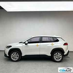 Le SUV le plus vendu et le plus économique, <span class=keywords><strong>Toyota</strong></span> Corolla <span class=keywords><strong>Cross</strong></span> 2024 2.0L CVT Pioneer Edition, présente un intérieur luxueux et sombre. - Product Image 5
