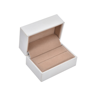 Série d'emballages en papier pour bijoux écologiques avec logo personnalisé, boîtes cadeaux rigides en carton et velours personnalisées avec charnière - Product Image 1