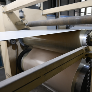 Tablero de panel <span class=keywords><strong>OSB</strong></span> laminado de precisión de 6-25mm de espesor, tableros modernos recubiertos de melamina <span class=keywords><strong>verde</strong></span> 8%-12% de humedad para uso en apartamentos y hoteles - Product Image 5