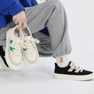 Le Sneakers in tela Slip-On quotidiane alla moda da donna puntano scarpe basse con vestibilità comoda - Product Image 1