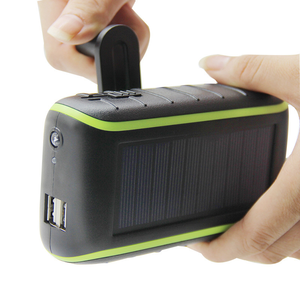 Banco de Energía Solar Portátil con Manivela, Doble Salida USB, Luz LED, 6000mAh, Cargador de Polímero de Litio, Uso en Exteriores, Resistente al Agua - Product Image 3