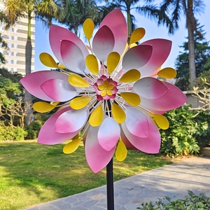 Übergroße rotierende Doppelklingen-Windturbinen skulptur Schmiedeeisen Windmühle Garten dekoration Rosa Blumenmuster für den Außenbereich - Product Image 5