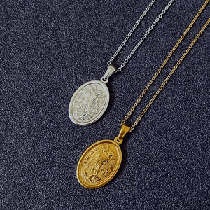 Joyería Religiosa, Collar con Medalla Ovalada de San Miguel Arcángel, Collar Católico de Acero Inoxidable 316L, Colgante de Mano de Hamsa, Collar Dorado - Product Image 1