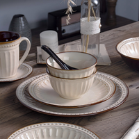 Service de table en céramique et porcelaine écologique, style vintage européen, gaufré, de luxe, rétro, sous glaçure, compatible lave-vaisselle, comprenant bols et assiettes, pour les fêtes